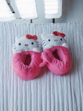 Hello Kitty Pink Plush Slippers